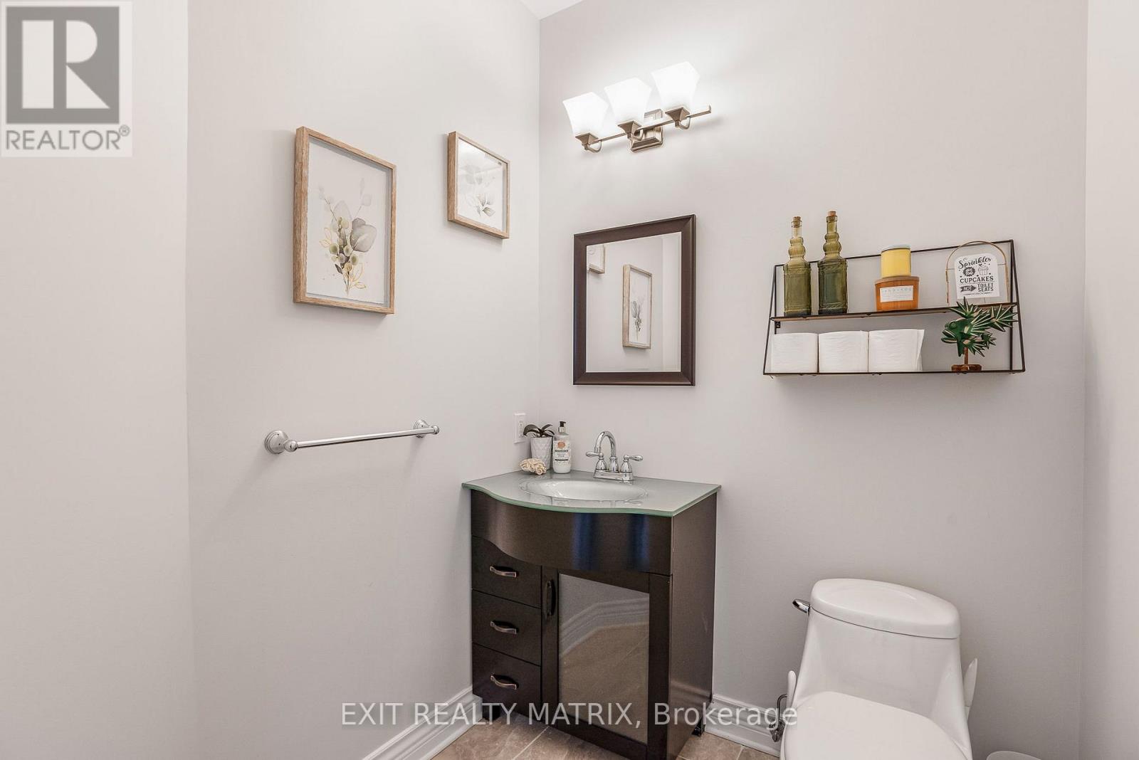Photo 31 of 5 64 Radstock Lane, Champlain ON