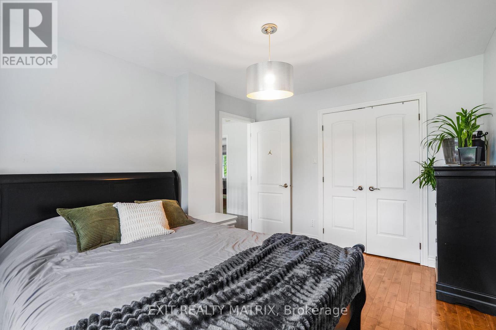 Photo 34 of 5 64 Radstock Lane, Champlain ON