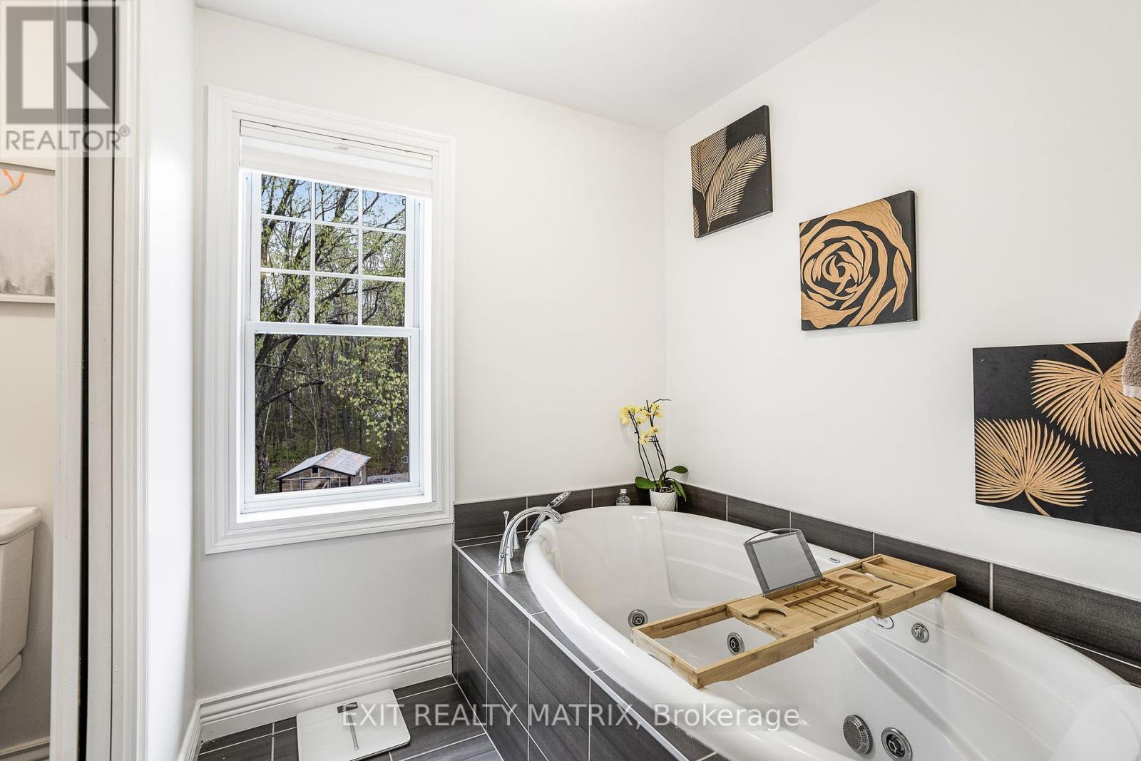 Photo 32 of 5 64 Radstock Lane, Champlain ON