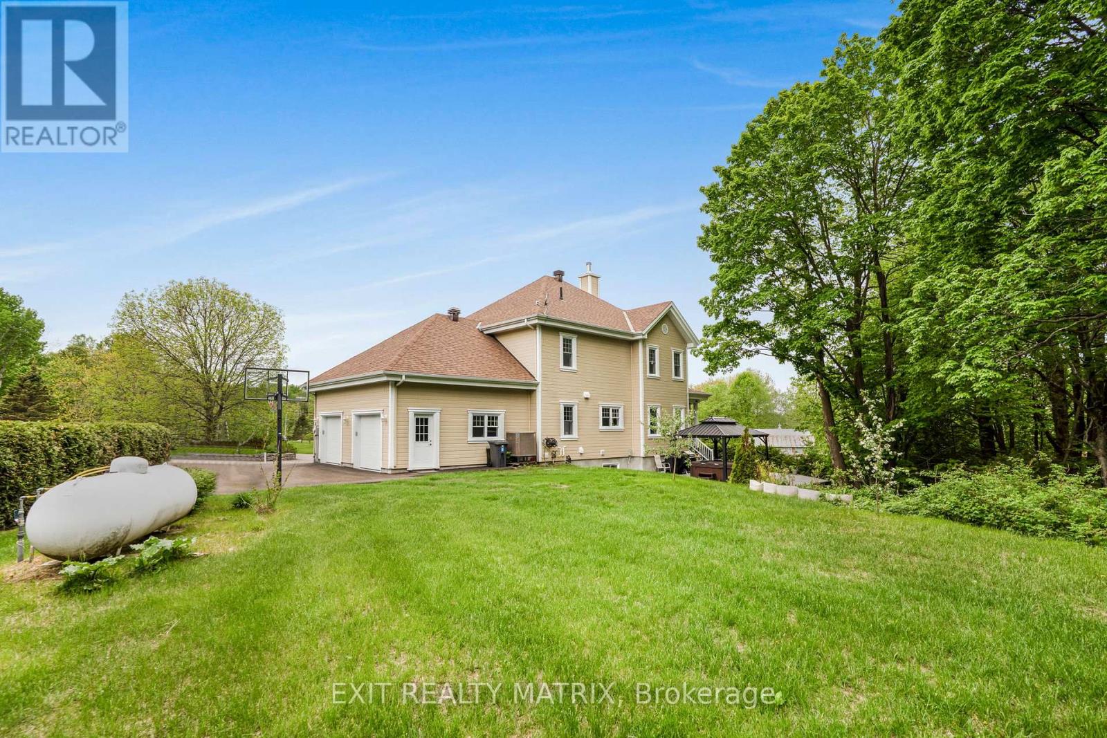 Photo 44 of 5 64 Radstock Lane, Champlain ON