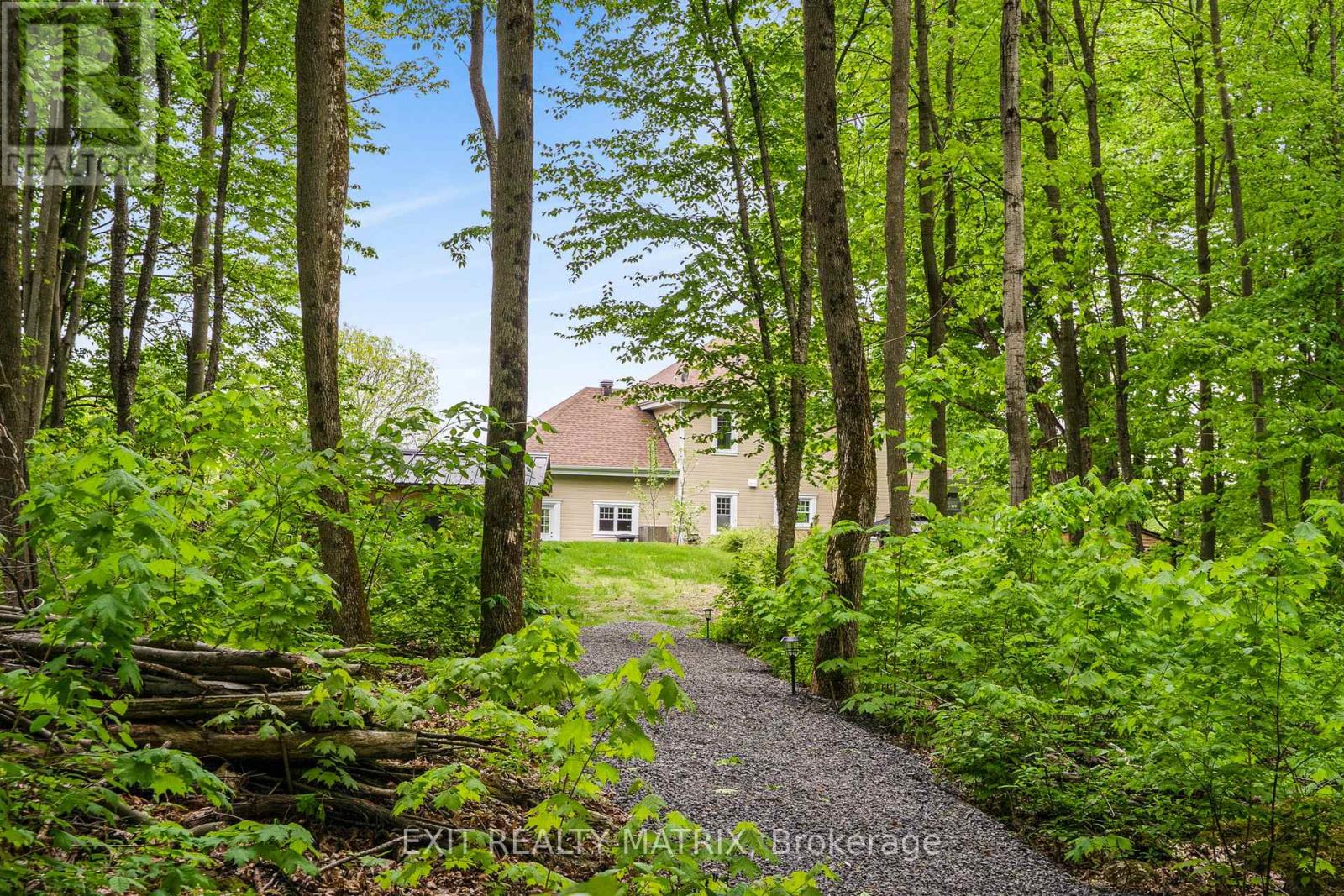 Photo 42 of 5 64 Radstock Lane, Champlain ON