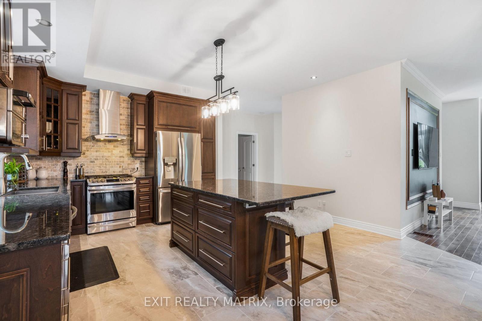 Photo 48 of 5 64 Radstock Lane, Champlain ON