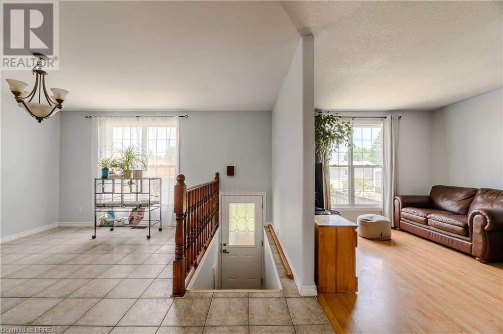 Photo 22 of 880 A Colborne Street, Brantford ON