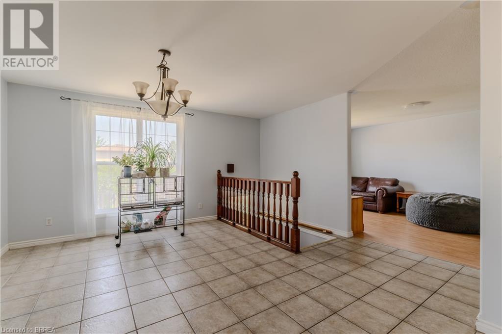 Photo 15 of 880 A Colborne Street, Brantford ON