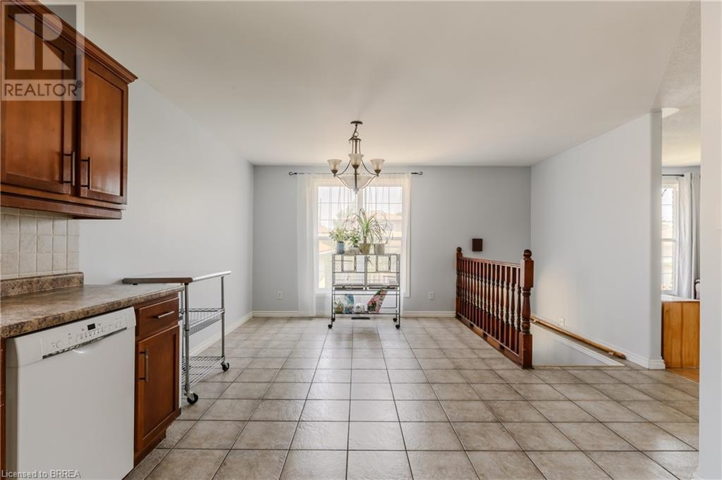 Photo 24 of 880 A Colborne Street, Brantford ON