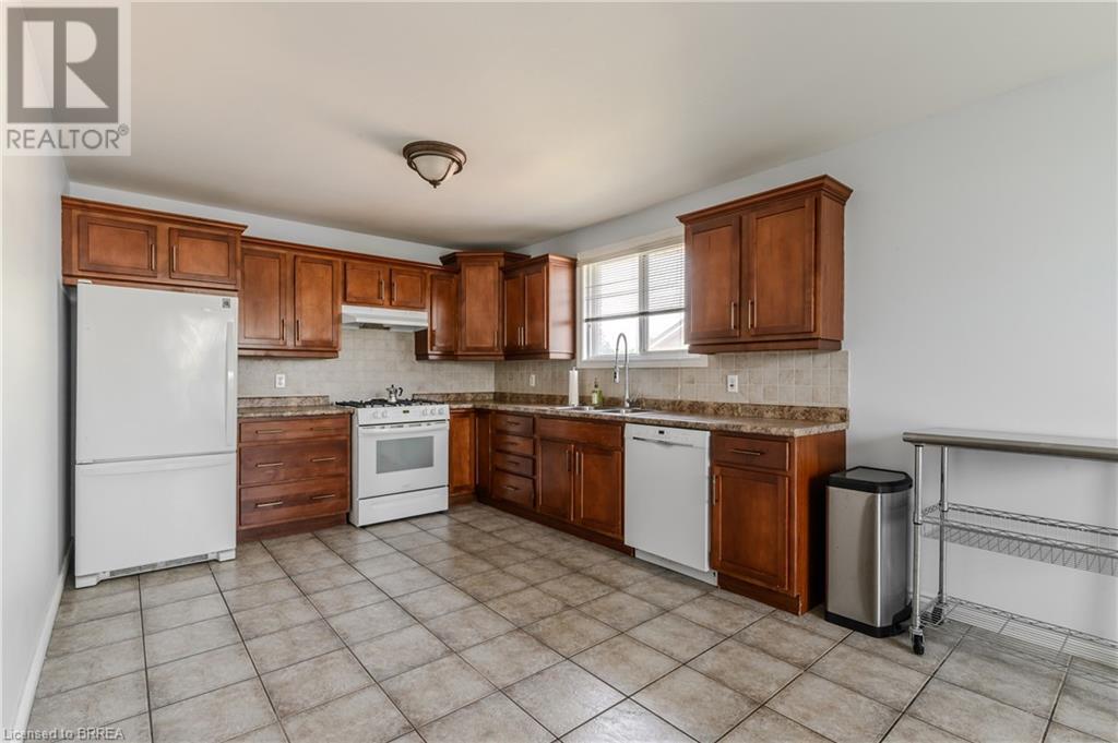 Photo 26 of 880 A Colborne Street, Brantford ON