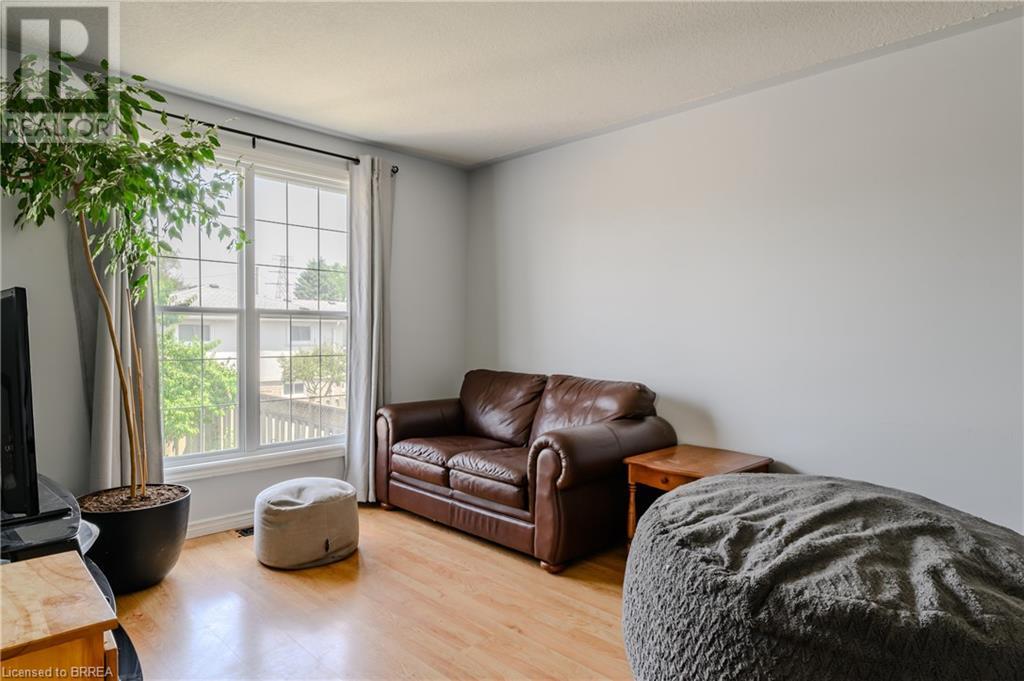 Photo 19 of 880 A Colborne Street, Brantford ON