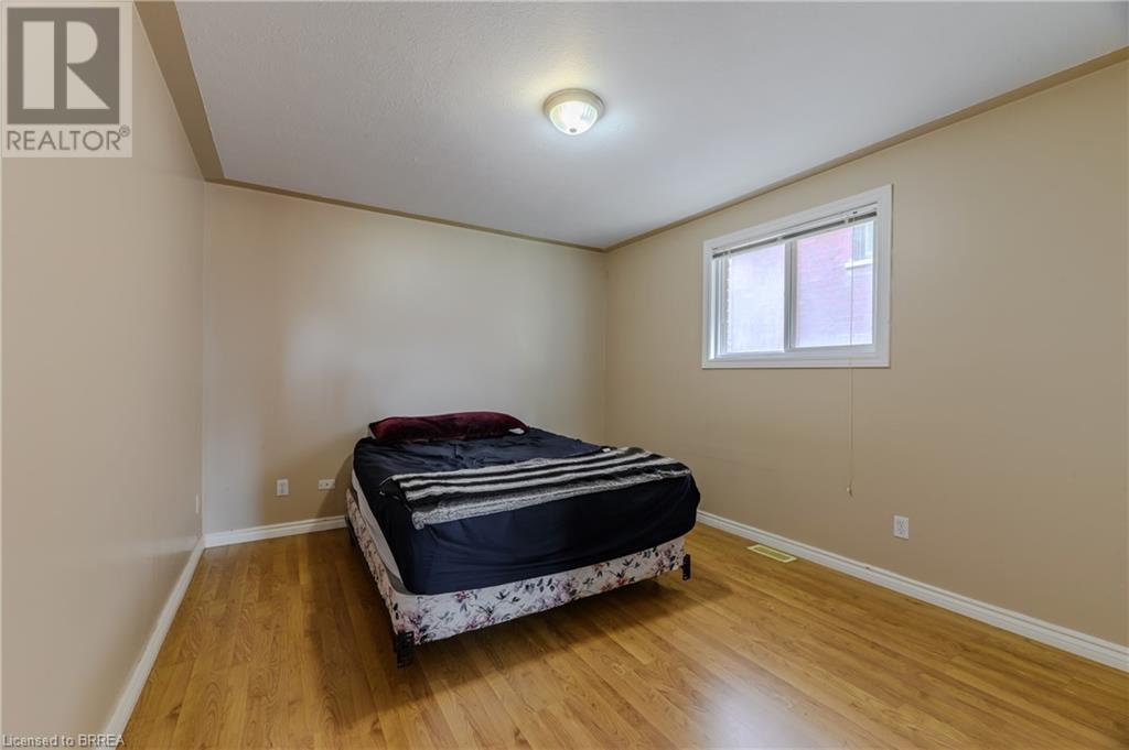 Photo 13 of 880 A Colborne Street, Brantford ON