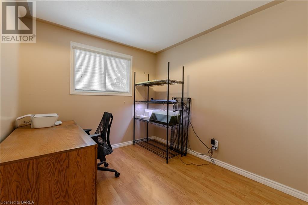Photo 17 of 880 A Colborne Street, Brantford ON