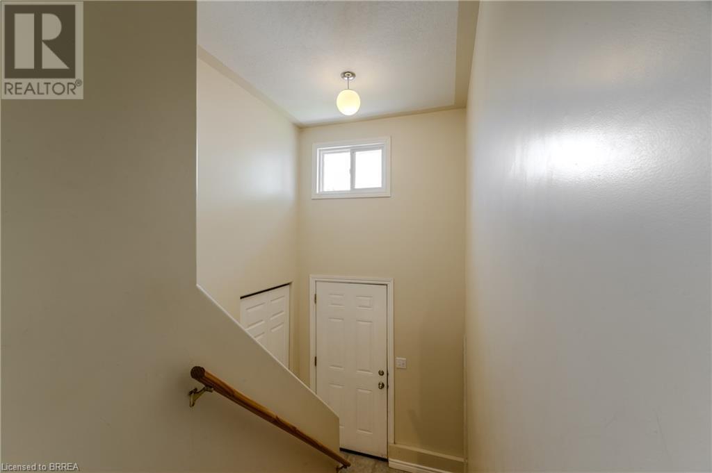 Photo 28 of 880 A Colborne Street, Brantford ON