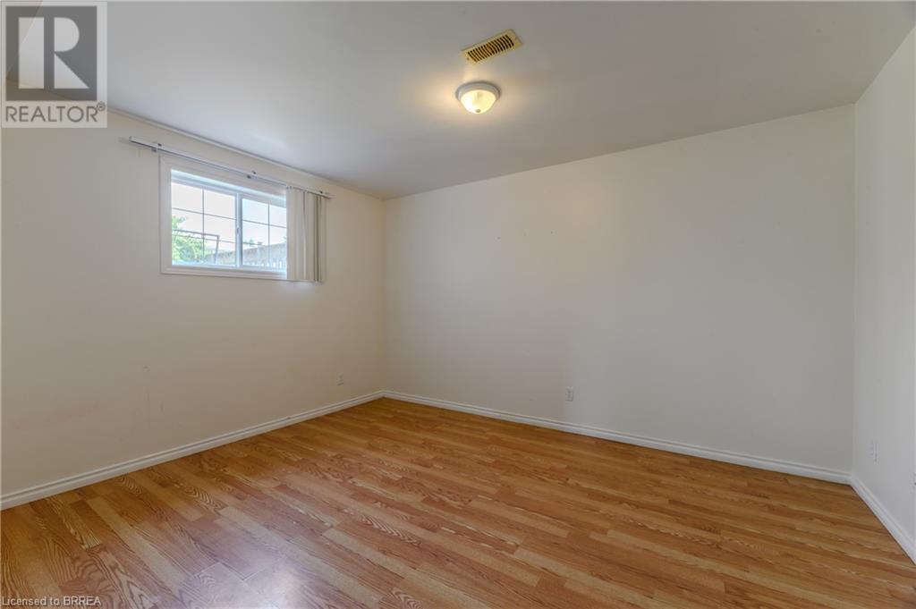 Photo 7 of 880 A Colborne Street, Brantford ON