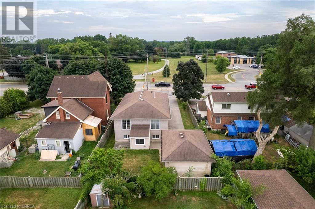 Photo 32 of 880 A Colborne Street, Brantford ON