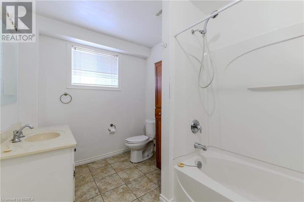 Photo 9 of 880 A Colborne Street, Brantford ON
