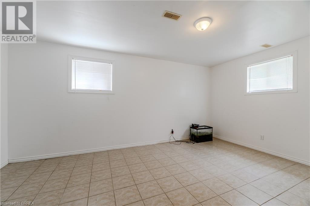 Photo 10 of 880 A Colborne Street, Brantford ON