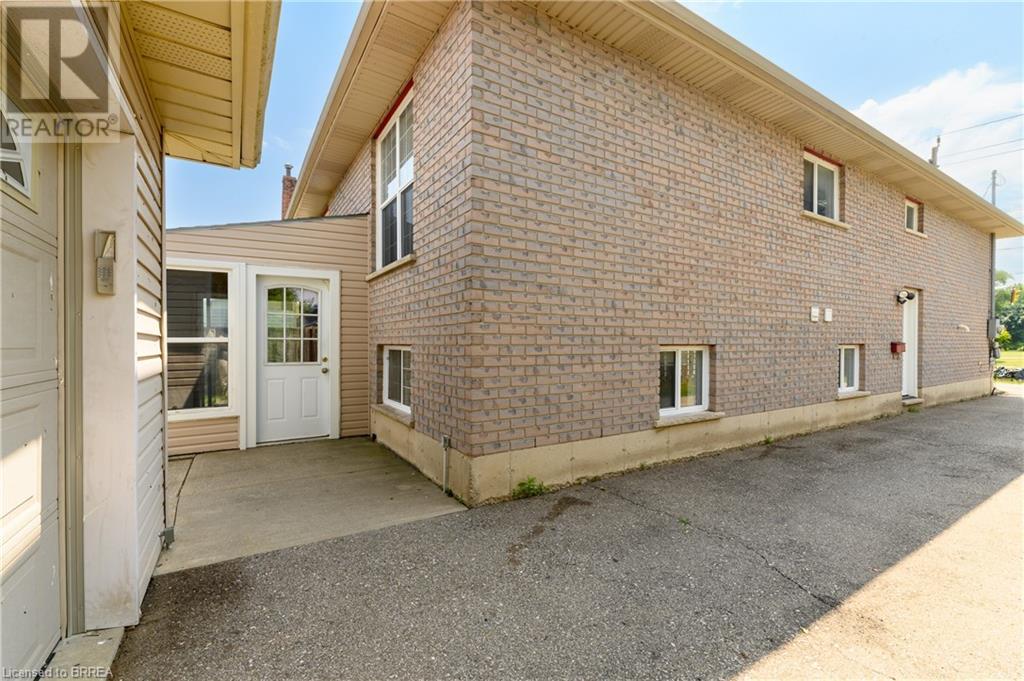 Photo 33 of 880 A Colborne Street, Brantford ON