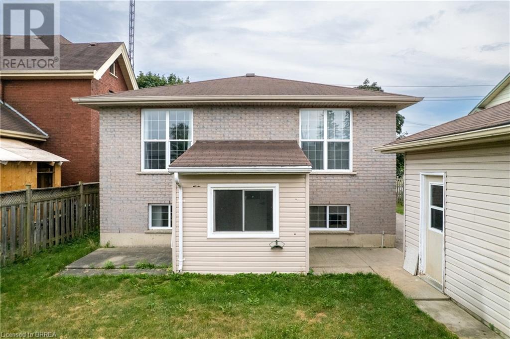 Photo 21 of 880 A Colborne Street, Brantford ON