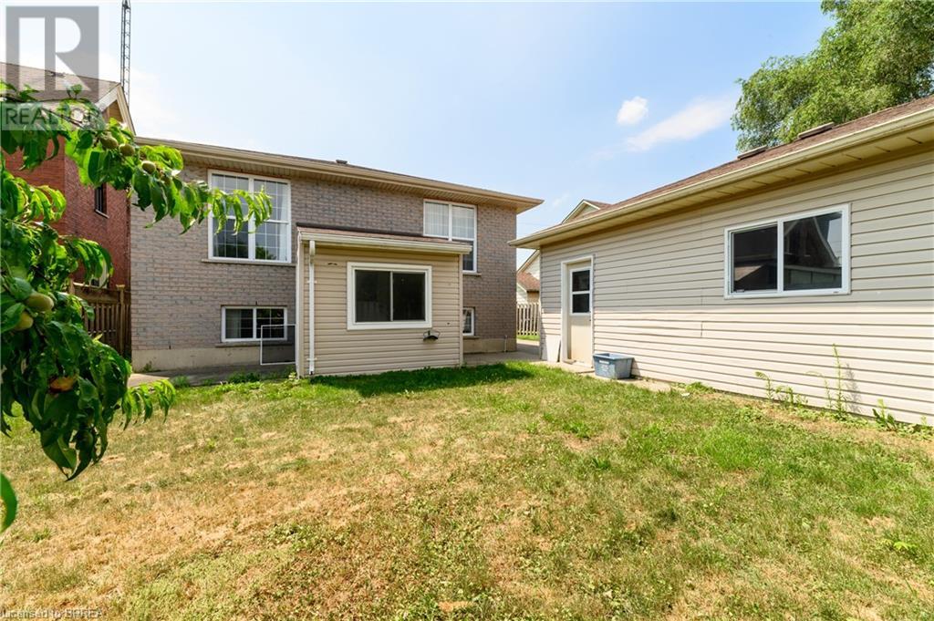 Photo 16 of 880 A Colborne Street, Brantford ON