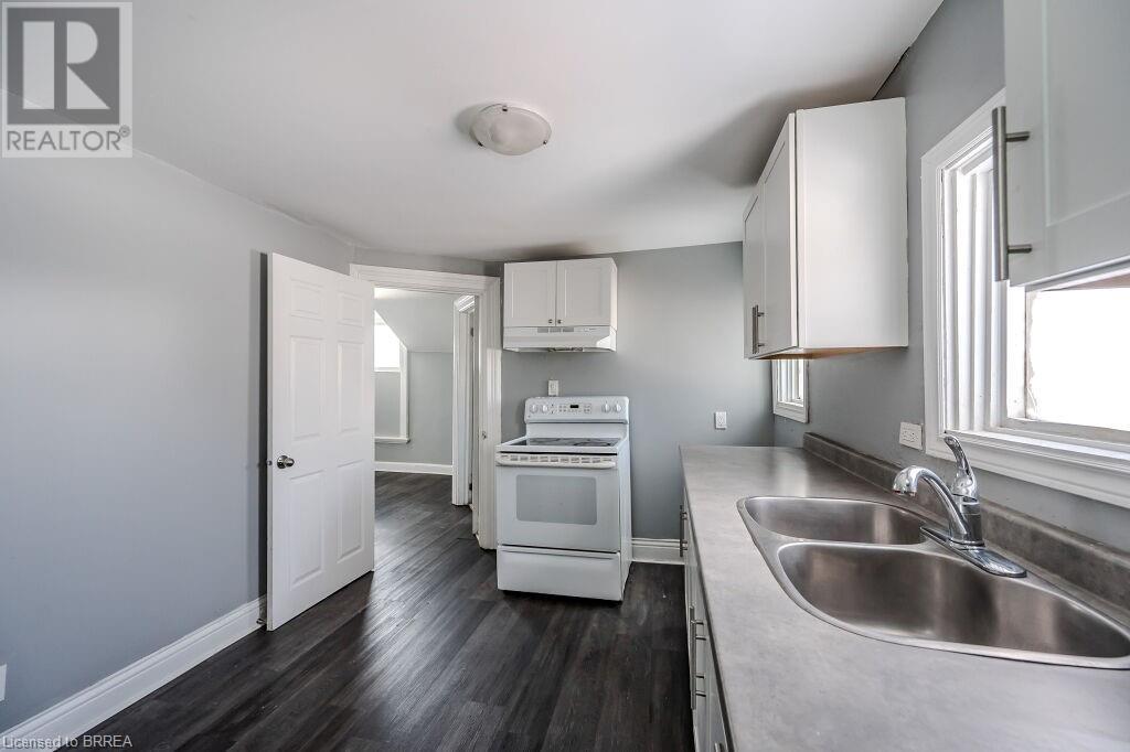 Photo 16 of 39 Park Avenue, Brantford ON