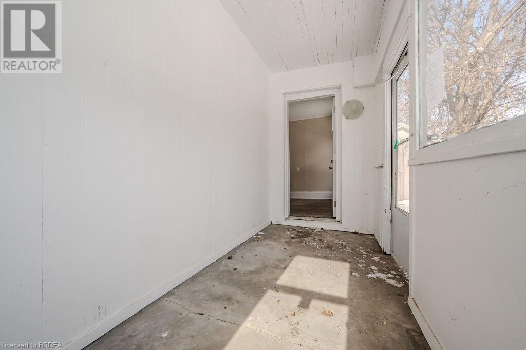 Photo 18 of 39 Park Avenue, Brantford ON