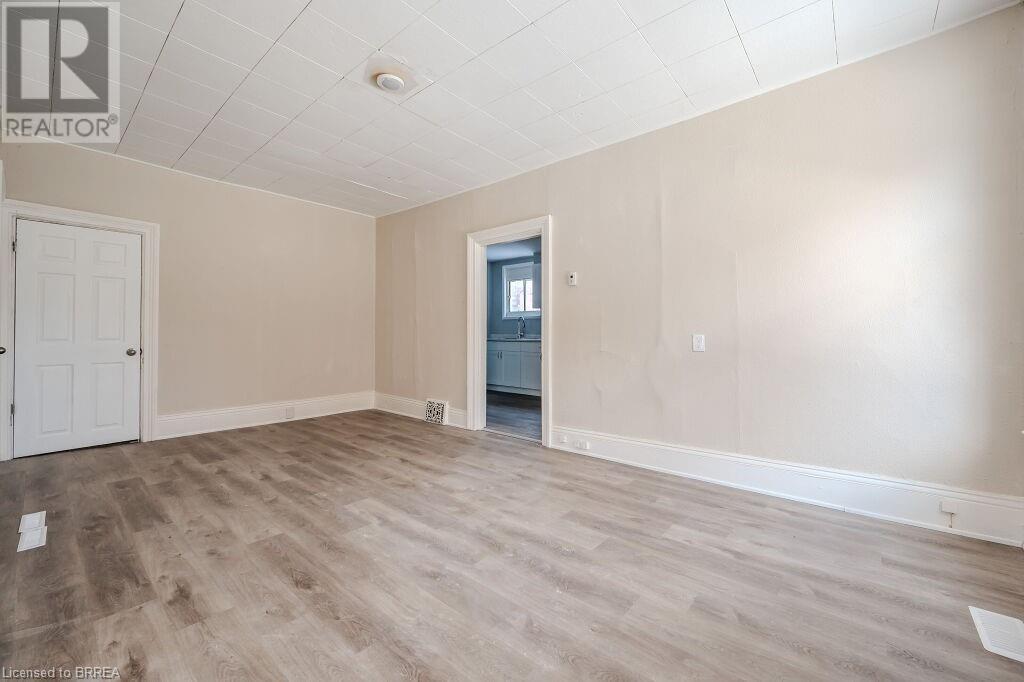 Photo 19 of 39 Park Avenue, Brantford ON