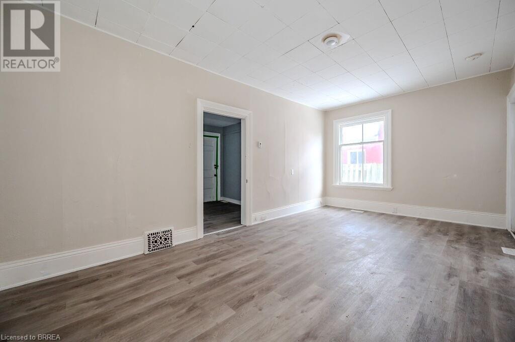 Photo 22 of 39 Park Avenue, Brantford ON