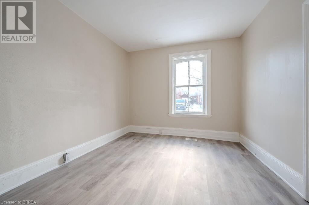 Photo 26 of 39 Park Avenue, Brantford ON