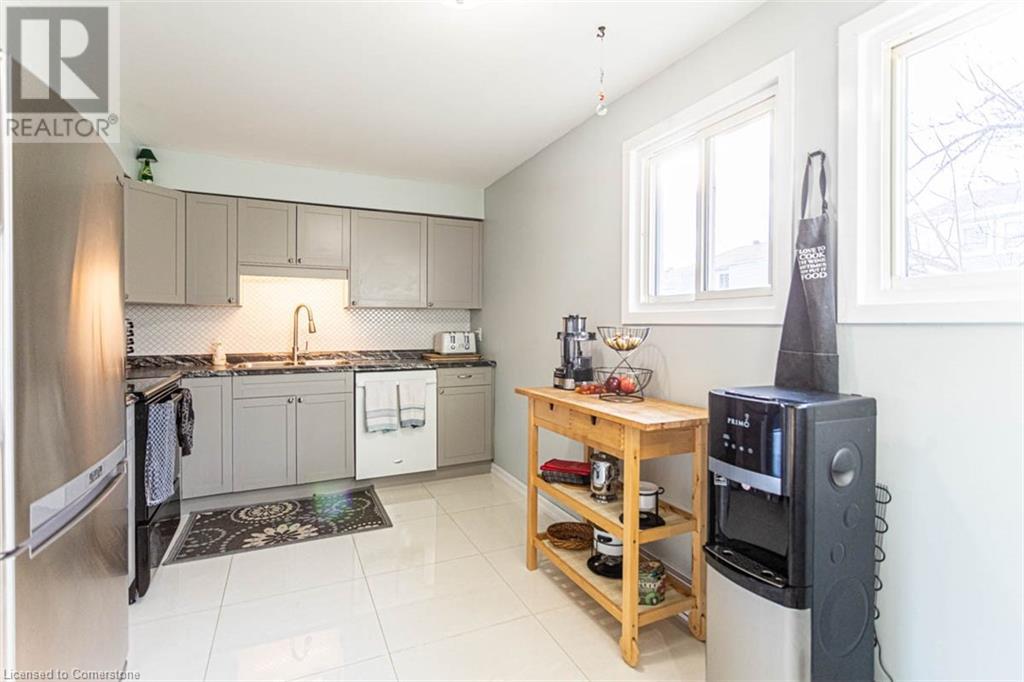 Photo 2 of 7 Patrice Court Unit 55, Dundas ON