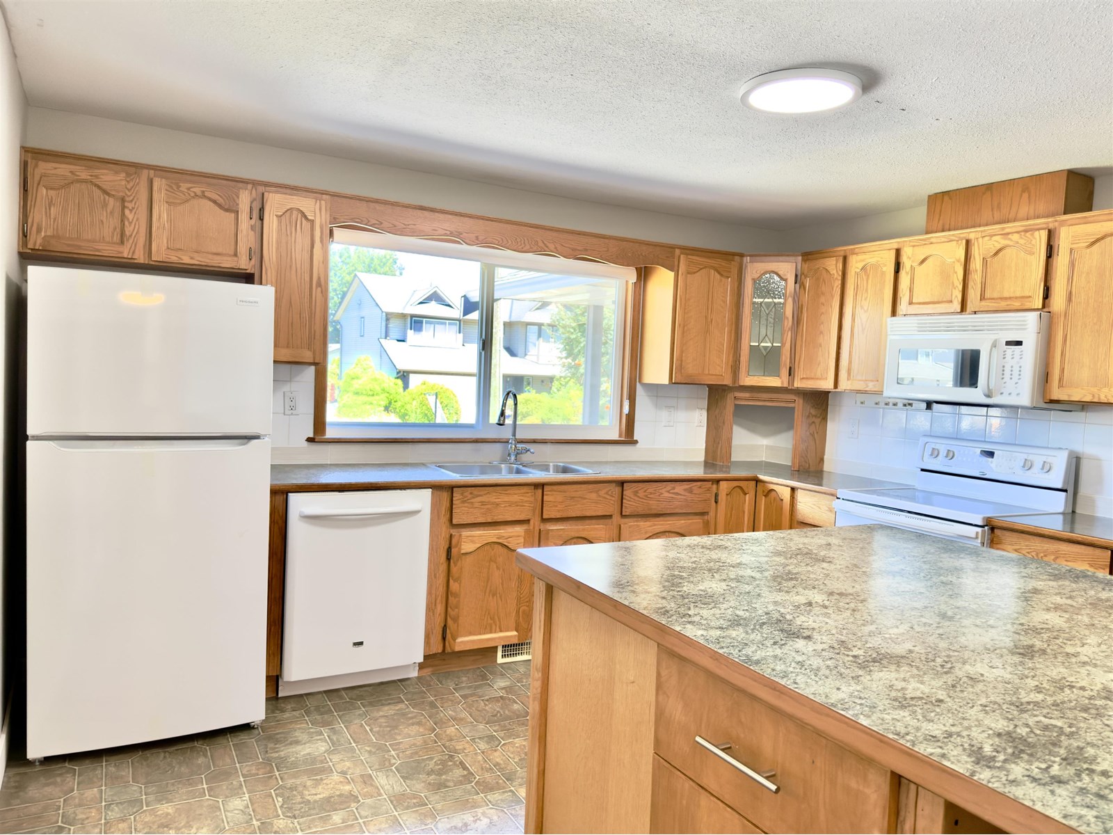 Photo 8 of 46382 Stevenson Road Sardis South, Chilliwack BC