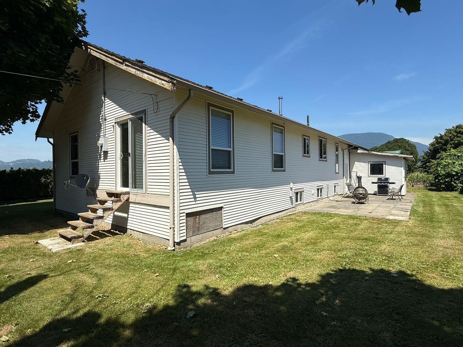 Photo 1 of 39965 No 5 Road, Abbotsford BC