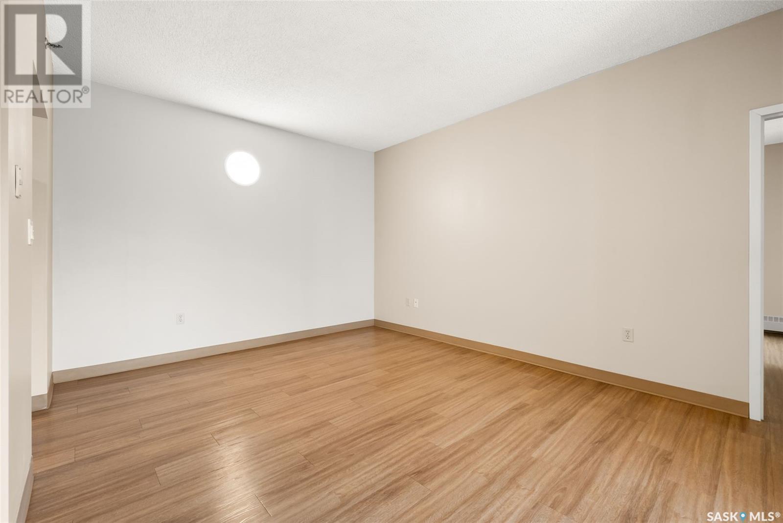 Photo 3 of 408 3225 13 Th Avenue, Regina SK