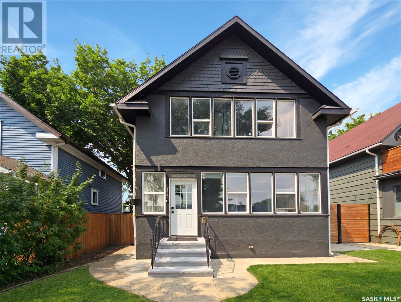 Photo 16 of 227 H Avenue S, Saskatoon SK