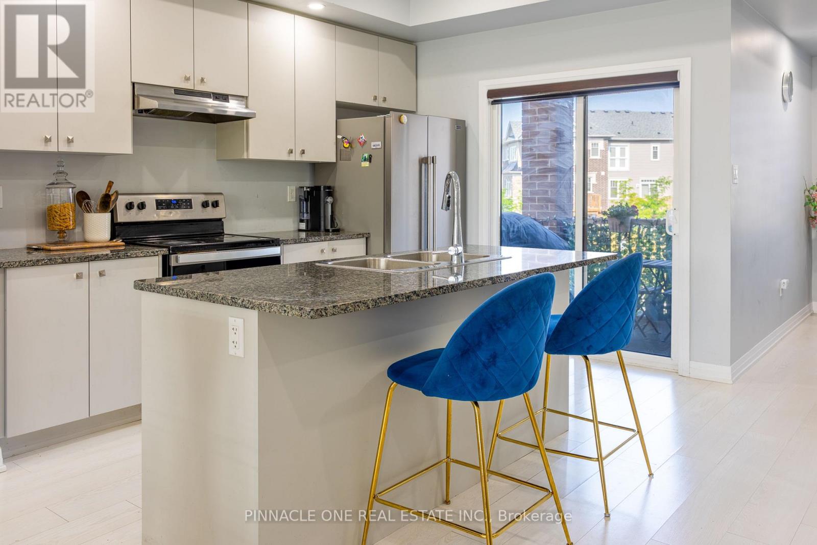 Photo 9 of 30 Ambereen Place, Clarington ON