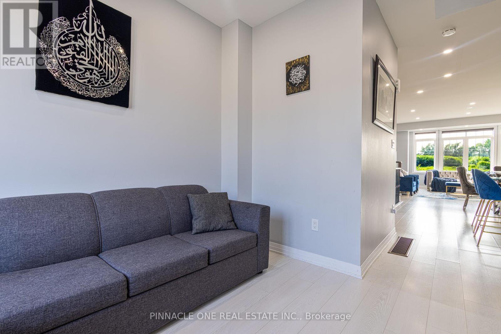 Photo 12 of 30 Ambereen Place, Clarington ON
