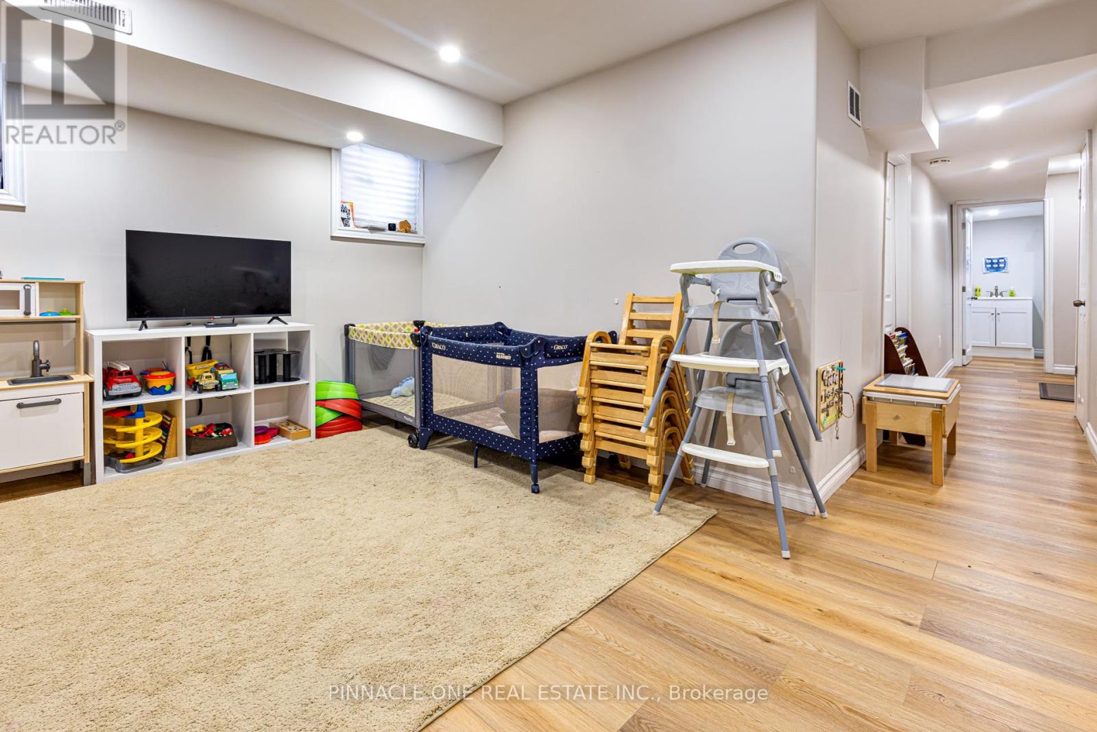 Photo 16 of 30 Ambereen Place, Clarington ON