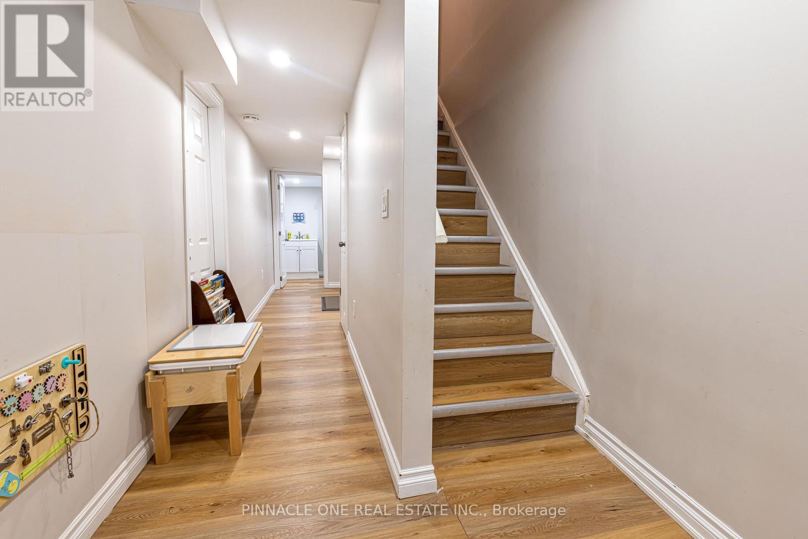 Photo 37 of 30 Ambereen Place, Clarington ON