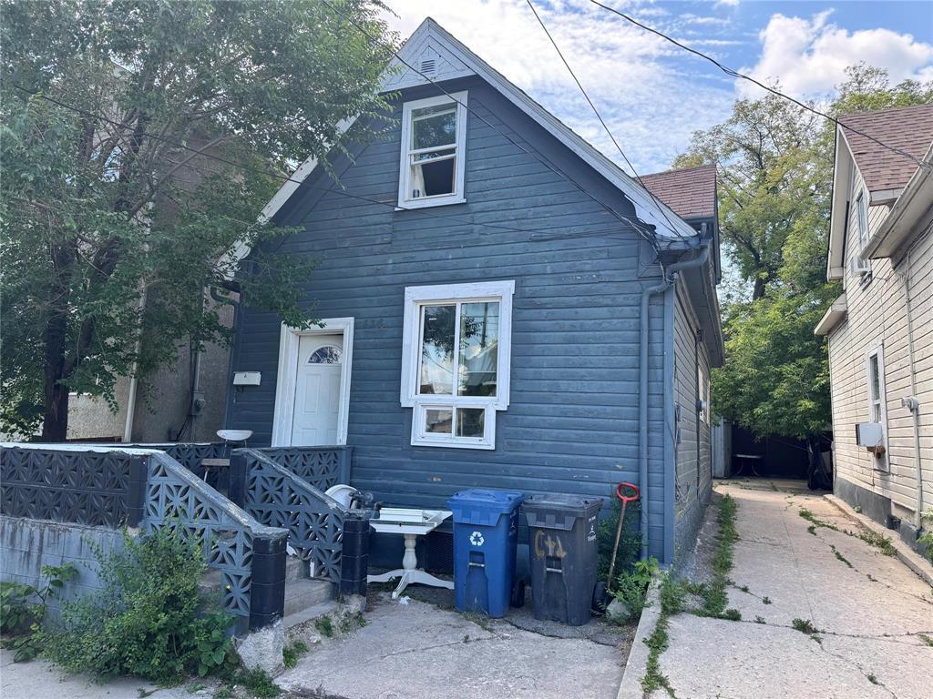 Photo 2 of 438 Alexander Avenue, Winnipeg MB