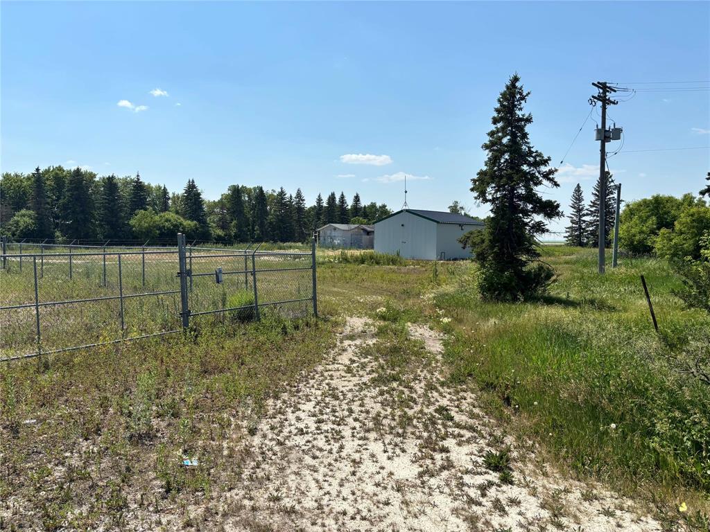 Photo 3 of 996 Netley Road, Netley MB