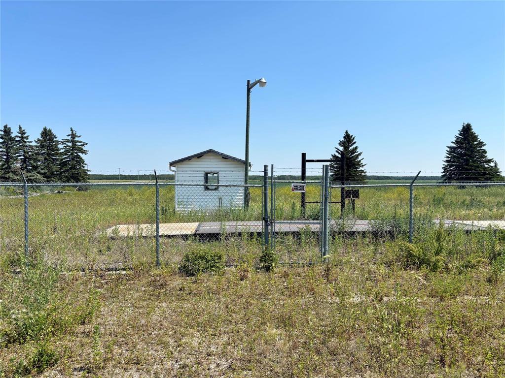 Photo 4 of 996 Netley Road, Netley MB