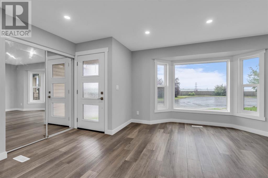 Single Family House 4 Level for Sale in  Bedfield Court NE Beddington Heights Calgary 