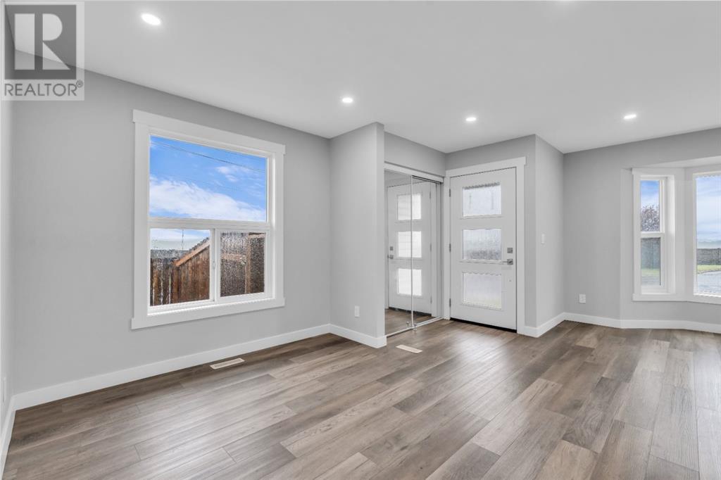 Single Family House 4 Level for Sale in  Bedfield Court NE Beddington Heights Calgary 