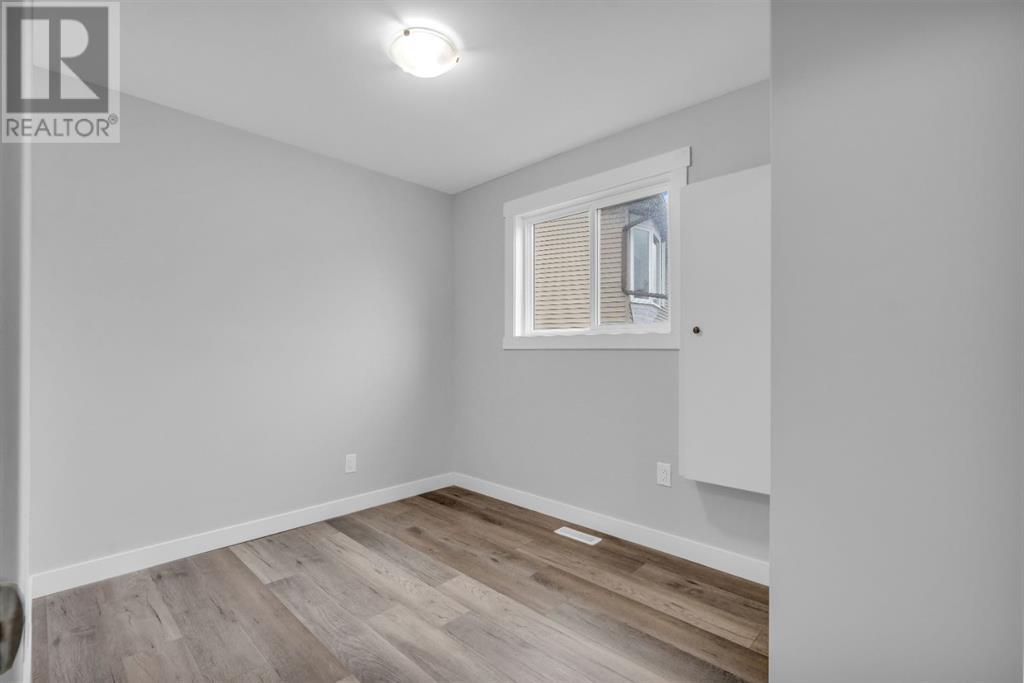 Single Family House 4 Level for Sale in  Bedfield Court NE Beddington Heights Calgary 