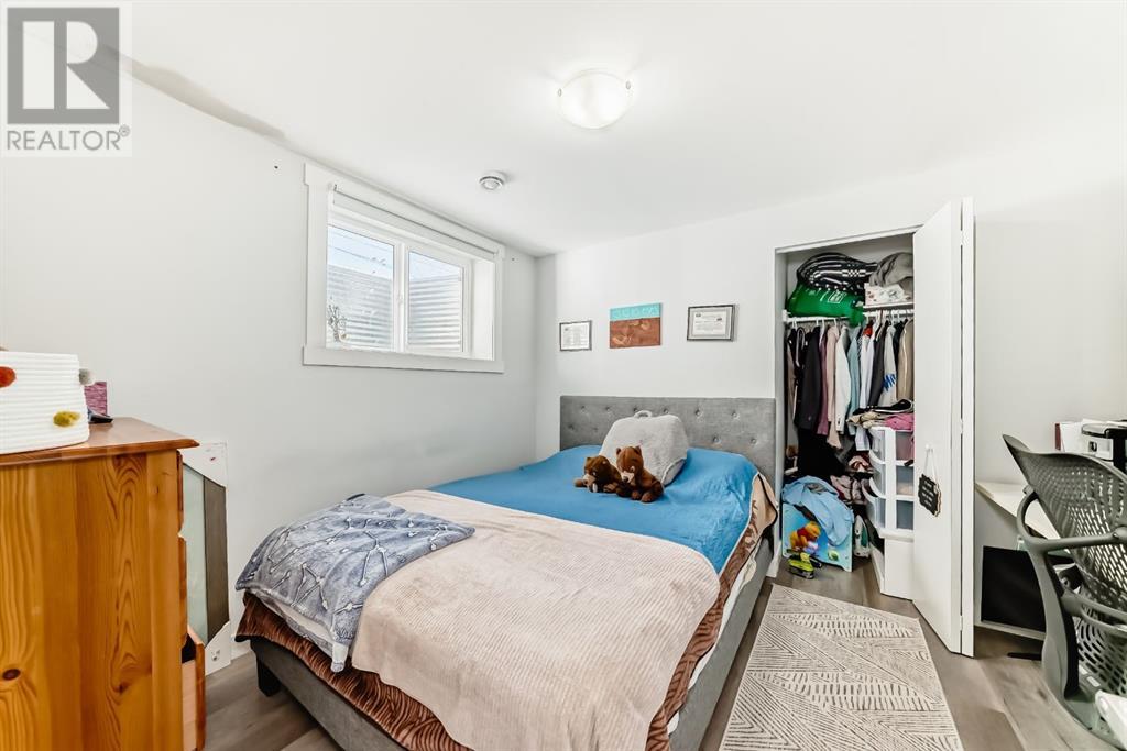 Single Family House 4 Level for Sale in  Bedfield Court NE Beddington Heights Calgary 