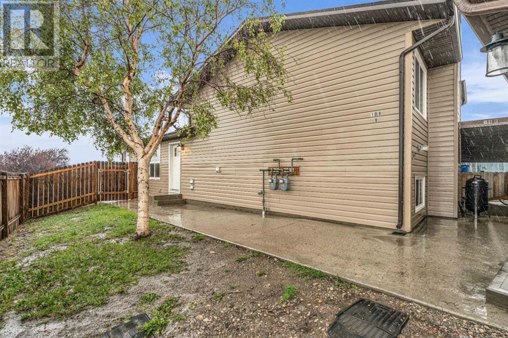 Single Family House 4 Level for Sale in  Bedfield Court NE Beddington Heights Calgary 