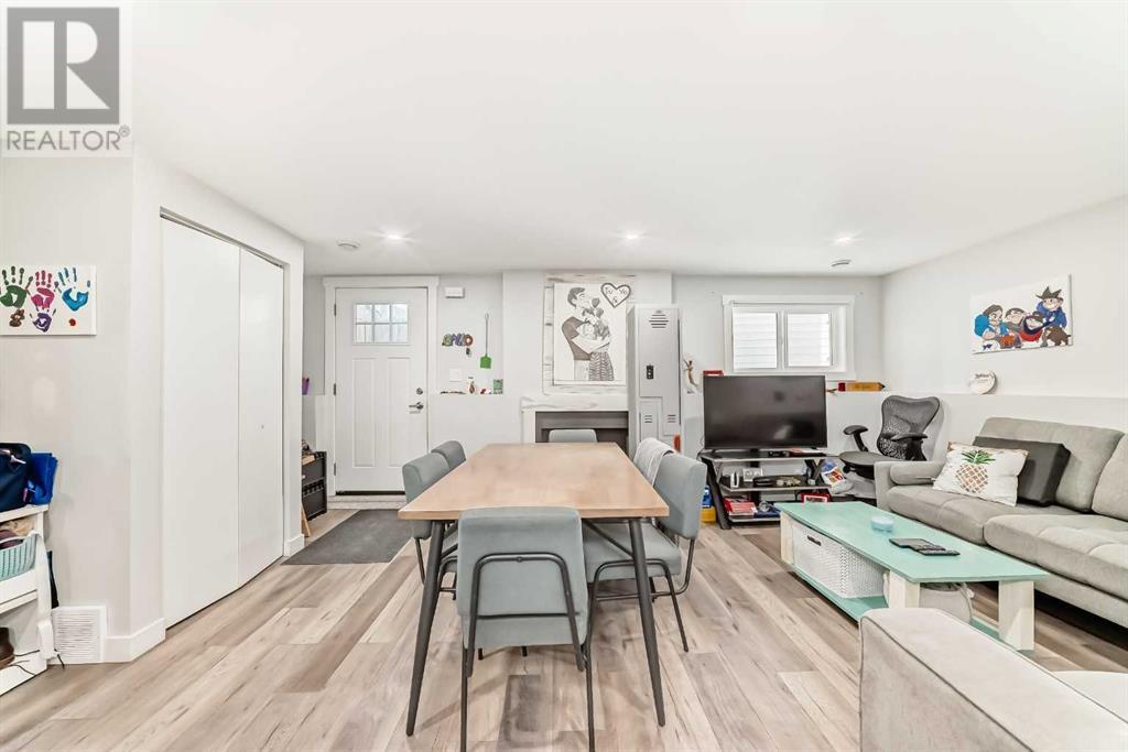 Single Family House 4 Level for Sale in  Bedfield Court NE Beddington Heights Calgary 