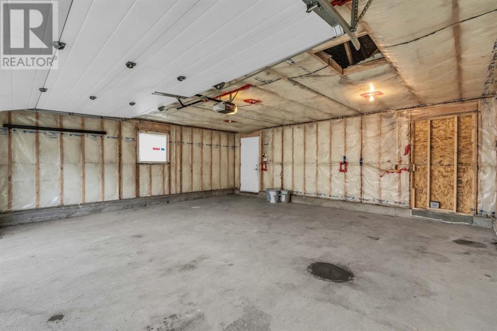 Single Family House 4 Level for Sale in  Bedfield Court NE Beddington Heights Calgary 
