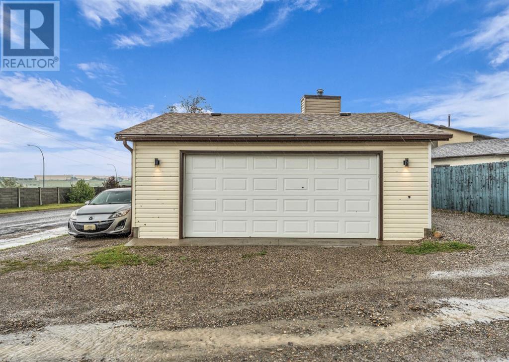 Single Family House 4 Level for Sale in  Bedfield Court NE Beddington Heights Calgary 