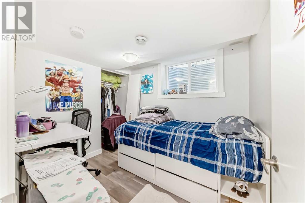 Single Family House 4 Level for Sale in  Bedfield Court NE Beddington Heights Calgary 