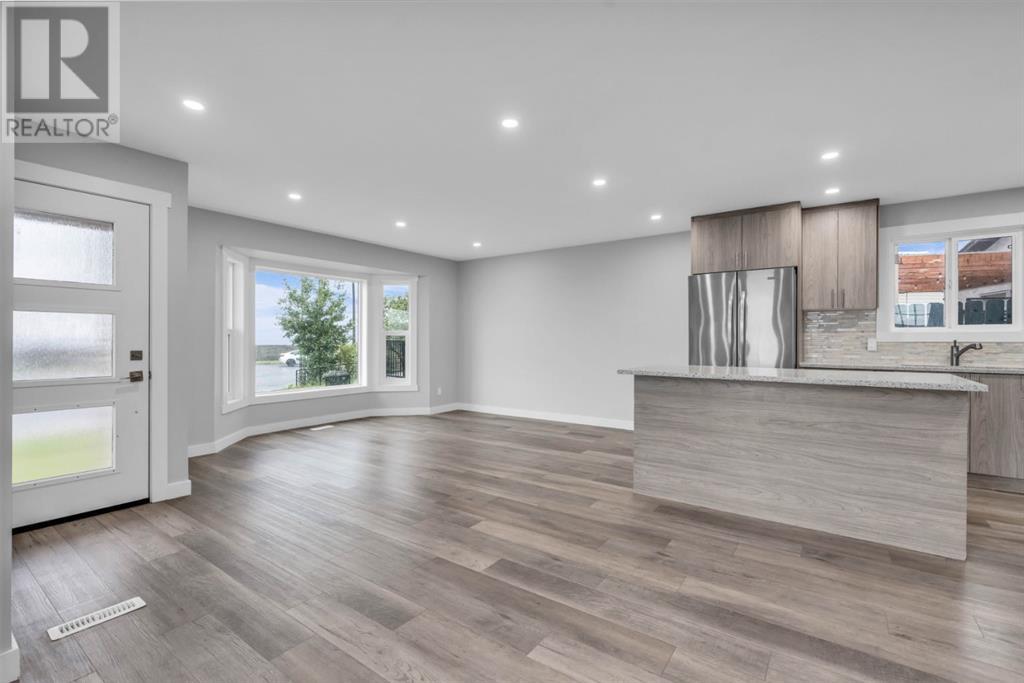 Single Family House 4 Level for Sale in  Bedfield Court NE Beddington Heights Calgary 
