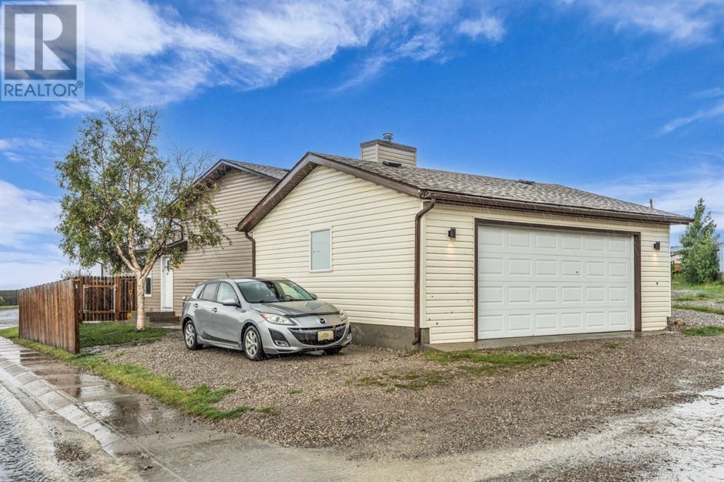 Single Family House 4 Level for Sale in  Bedfield Court NE Beddington Heights Calgary 