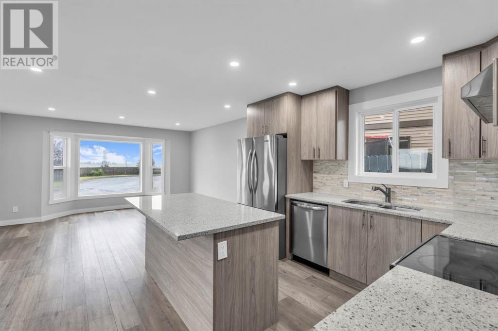Single Family House 4 Level for Sale in  Bedfield Court NE Beddington Heights Calgary 